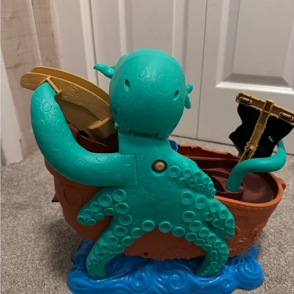 {Thomas the train} toy bundle - Picture 5 of 16